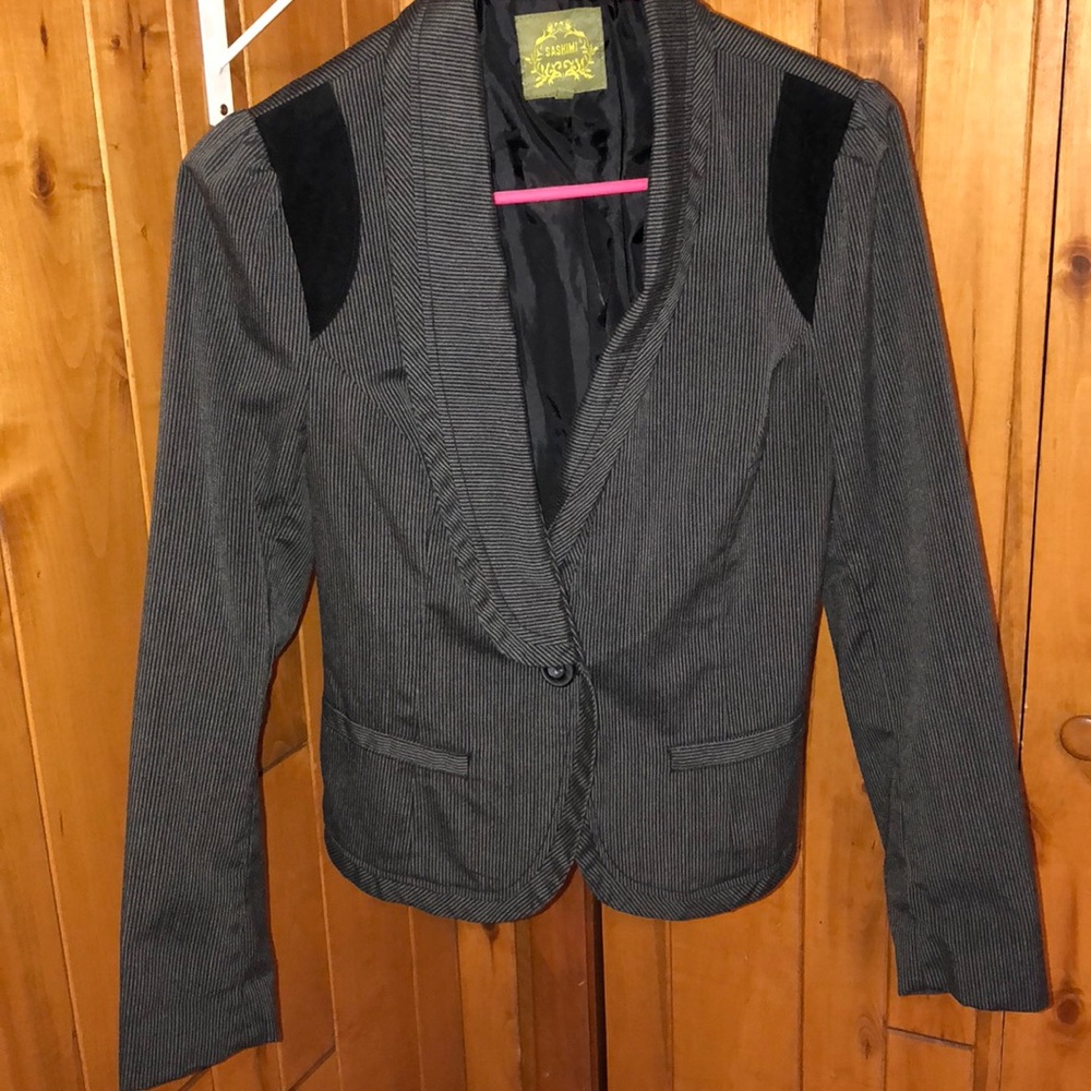 Blazer - Picture 2 of 3